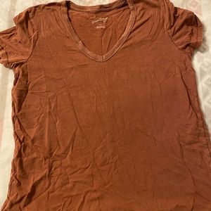 v-neck tee